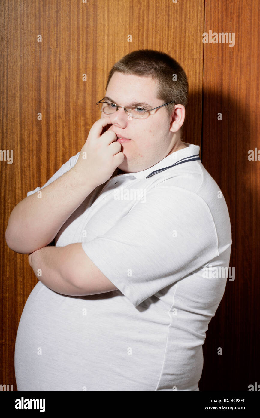 large-man-picking-his-nose-B0P8FT.jpg