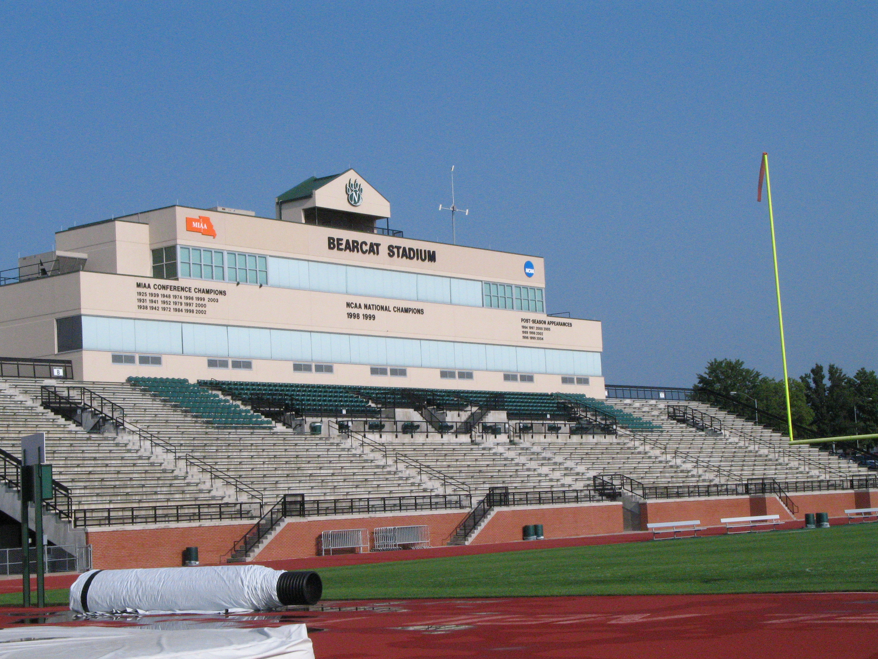 Bearcat-stadium.jpg